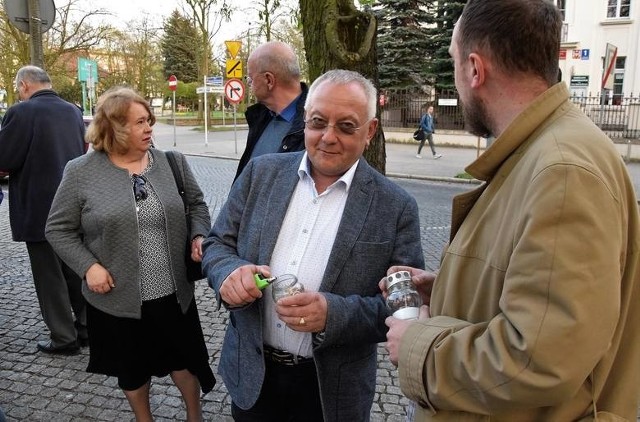 Radny Jacek Olech wziął udział we wczorajszej akcji protestacyjnej pod pomnikiem Obrońców Inowrocławia