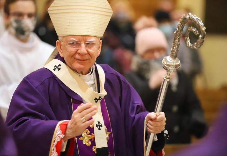 Kraków. Abp Marek Jędraszewski w Sanktuarium Świętej Rodziny: "Nie dać się wciągnąć w sidła współczesnych ideologii" [ZDJĘCIA]