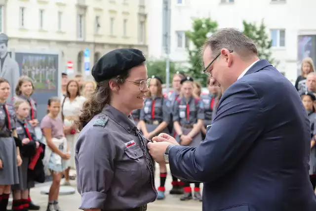 Wśród uhonorowanych medalem przez ministra Jana Józefa Kasprzyka była  pwd. Katarzyna Ziomko pełniąca służbę instruktorską w Głubczycach i Głuchołazach.