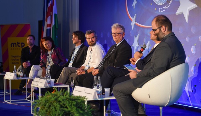 Po raz trzeci z rzędu obrady Forum rozpoczną się od prezentacji raportu o stanie polskiej gospodarki i debaty plenarnej na ten temat.