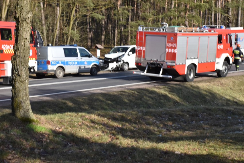 Wypadek z udziałem trzech samochodów - droga Człuchów-Rychnowy zablokowana!