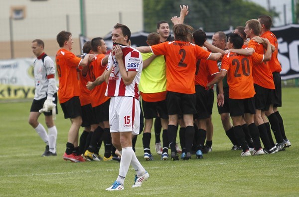 Resovia Rzeszów - Puszcza NiepolomiceResovia Rzeszów przegrala u siebie z zespolem Puszczy Niepolomice 0:1.