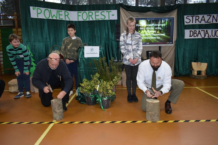 Projekt uzyskał dofinansowanie z funduszu Lasów Państwowych,...