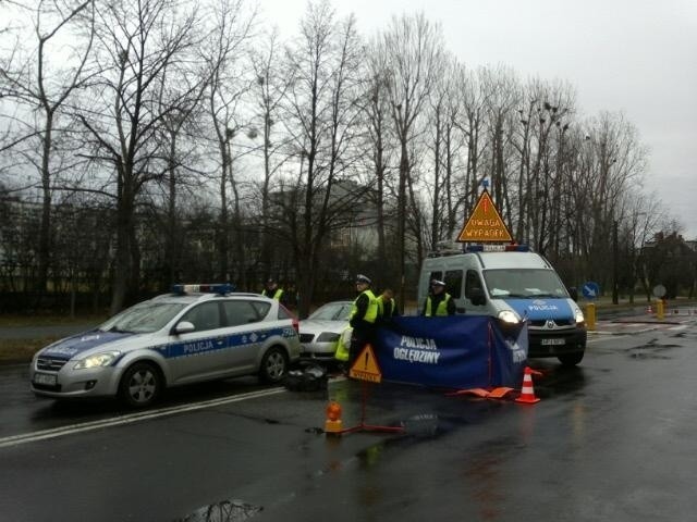 Policja ustala okoliczności wypadku na Niemodlińskiej.