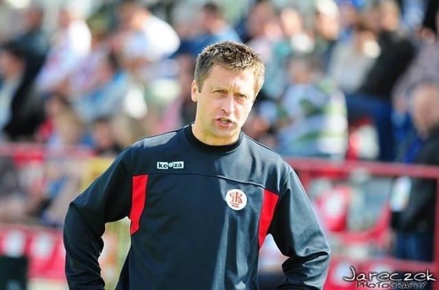 Wojciech Robaszek może być dumny ze swoich podopiecznych, którzy na pięć kolejek przed końcem sezonu wywalczyli awans do III ligi łódzko-mazowieckiej.
