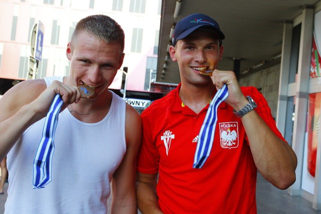 Vincent Słomiński (z prawej) nie był jedynym medalistą młodzieżowych MŚ z poznańskiego klubu. Na najniższym stopniu podium stanął bowiem w Kanadzie Michał Kudła z Posnanii