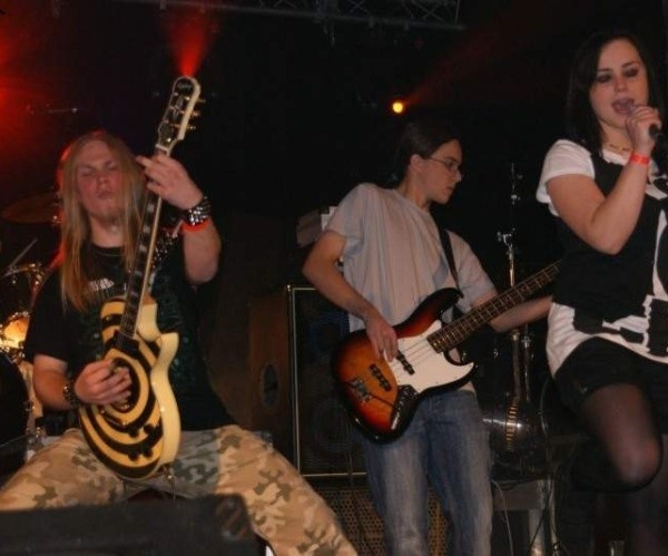 Meteor na scenie, od lewej: Mateusz Skibe, Marcin Krawczyk i Ramona Błachowicz.