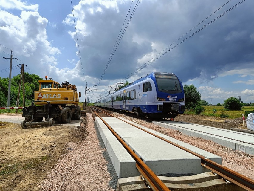 Trwa budowa przystanku kolejowego w Rudzie Wielkiej, niedaleko Radomia. Pasażerom będzie łatwiej dostać się do pociągu
