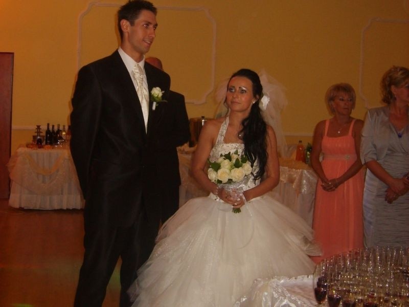 Niezwykły ślub piłkarza ręcznego Vive Targi Kielce. Do ołtarza przez&#8230; 30 bram 