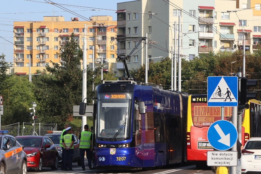 Na ul. Rogowskiej po raz pierwszy pojawił się tramwaj. Testy...