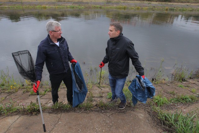 Sprzątanie Warty w 2016 roku - udział w akcji wzięli m.in. prezydent Jacek Jaśkowiak i jego zastępca Mariusz Wiśniewski.