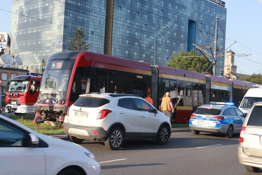 Wypadek tramwajów w Łodzi. Zobacz nagranie z momentu wypadku. Jak doszło do zderzenia tramwajów? 32 osoby zostały poszkodowane 29.08.2022