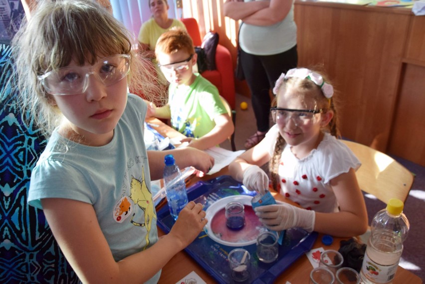 Noc bibliotek w Stargardzie. Mieszkańcy chętnie odwiedzali Książnicę Stargardzką i świetnie się tam bawili 