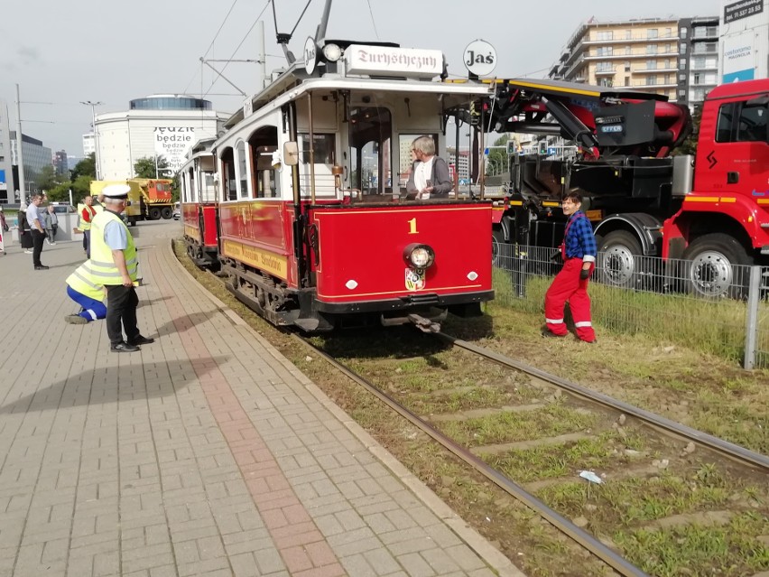 Tramwaj Jaś i Małgosia wykoleił się na Legnickiej. Są objazdy