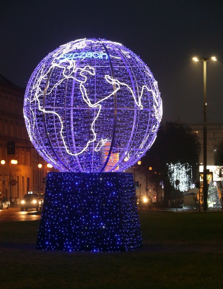 Ozdoby i światełka na ulicach miasta. Świąteczna atmosfera w Szczecinie