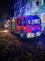 Wieczorny pożar w mieszkaniu w Czechowicach-Dziedzicach. Zareagowali sąsiedzi z bloku obok