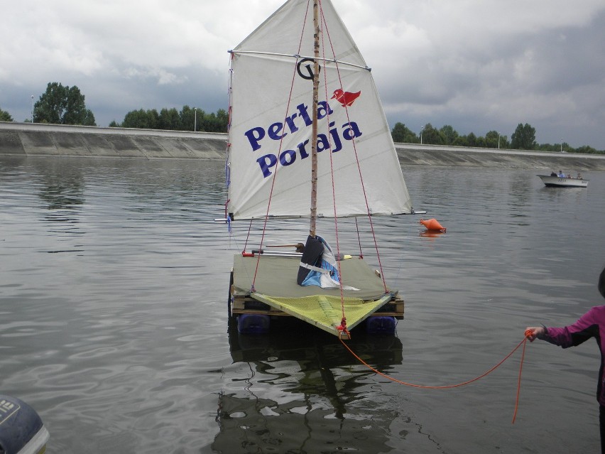 Nie zabrakło chętnych, którzy na specjalnie przygotowanych...