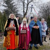 Święto Trzech Króli w Ostrołęce w gminie Samborzec. Był też Mikołaj. Wystąpili Bracia Podoleccy. Zobaczcie zdjęcia i film