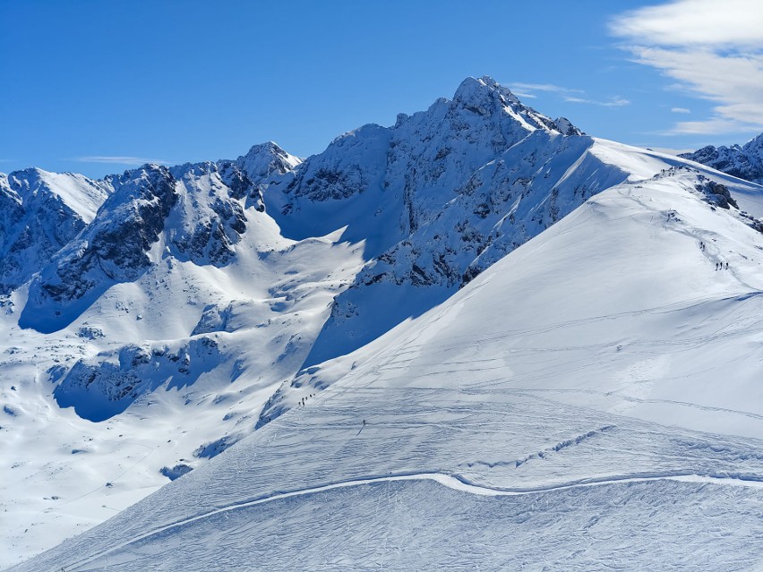 Kasprowy Wierch i Hala Gąsienicowa w zimowej odsłonie. Tak prezentują tatrzańskie szczyty 