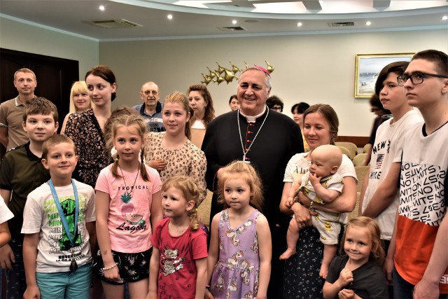 Nuncjusz apostolski w Polsce, arcybiskup Salvatore Pennacchio, przyjechał do Centrum Edukacyjno-Formacyjnego w Koszalinie, gdzie spotkał się z uchodźcami z Ukrainy, którzy mieszkają od czterech miesięcy w CEF oraz w seminarium.