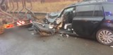 Wypadek w Sławkowie: Traktor zderzył się z samochodem osobowym na DK94. Jeden pas jest zablokowany