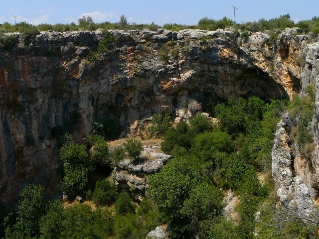 Zapadliska i jaskinie Niebo oraz Piekło to turystyczny przebój miejscowości Silifka.