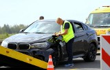 Pijany Kamil D. spowodował kolizję na autostradzie A1 pod Piotrkowem. Znanego dziennikarza zatrzymała policja [ZDJĘCIA]