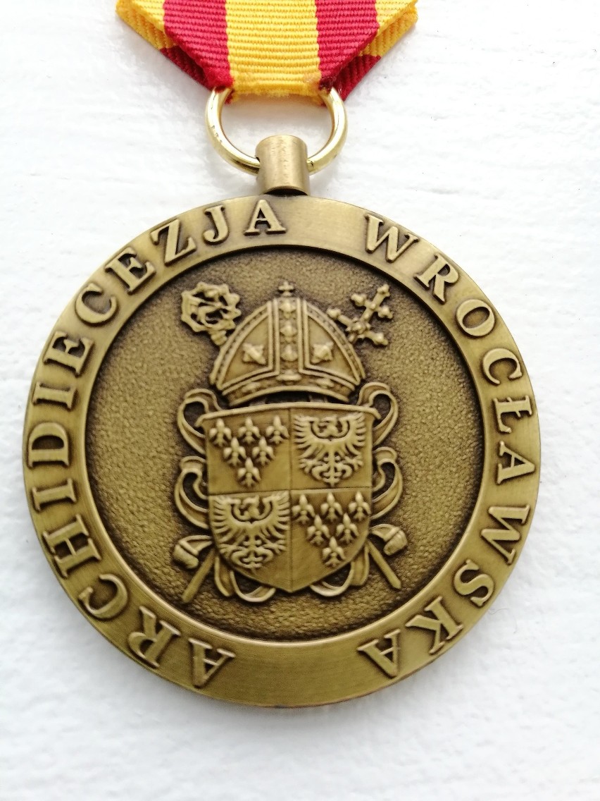 Arcybiskup Józef Kupny ustanowił Medal św. Jadwigi