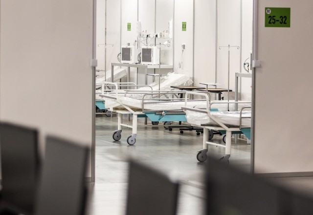 Jak podał resort zdrowia, pierwszy raz od dłuższego czasu zmniejszyła się liczba osób hospitalizowanych.