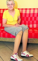 Dzięki ludziom dobrej woli pani Elżbieta cieszy się z nowych protez. Jak mówi to dla niej całe życie (WIDEO)