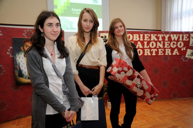 Laureatki pierwszej edycji konkursu. Od lewej stoją: Monika Prokulewicz, Zuzanna Bonalska i Dominika Piotrowicz