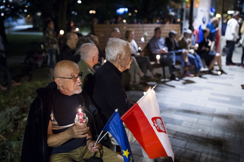 Kraków. "Łańcuch Światła" kolejny raz pod krakowskim sądem [ZDJĘCIA]