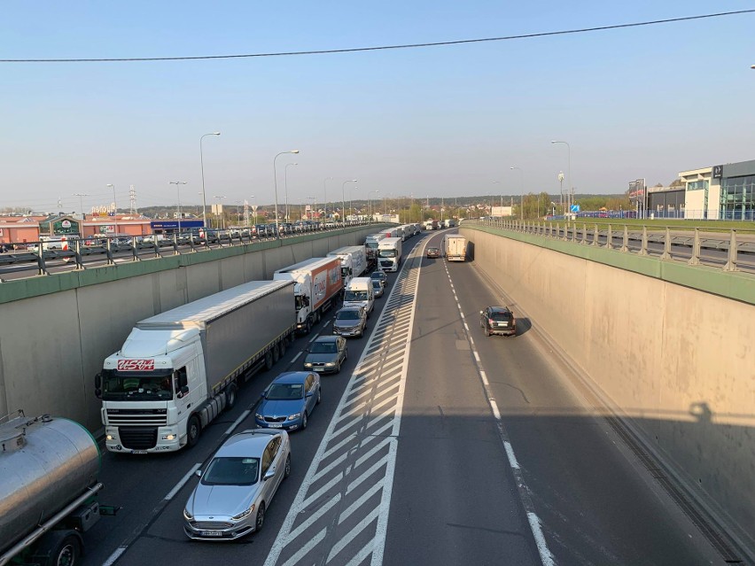 Białystok. Gigantyczne korki na Trasie Generalskiej. To efekt przebudowy węzła Porosły [ZDJĘCIA]