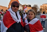 Ulicami miasta przeszedł Marsz Wolności, w Starym Klasztorze zagrały zespoły. Obchody Dnia Wolności Białorusi we Wrocławiu [ZDJĘCIA]