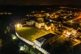 Zabytki Szydłowa nocą z drona! Zobacz niesamowite zdjęcia 