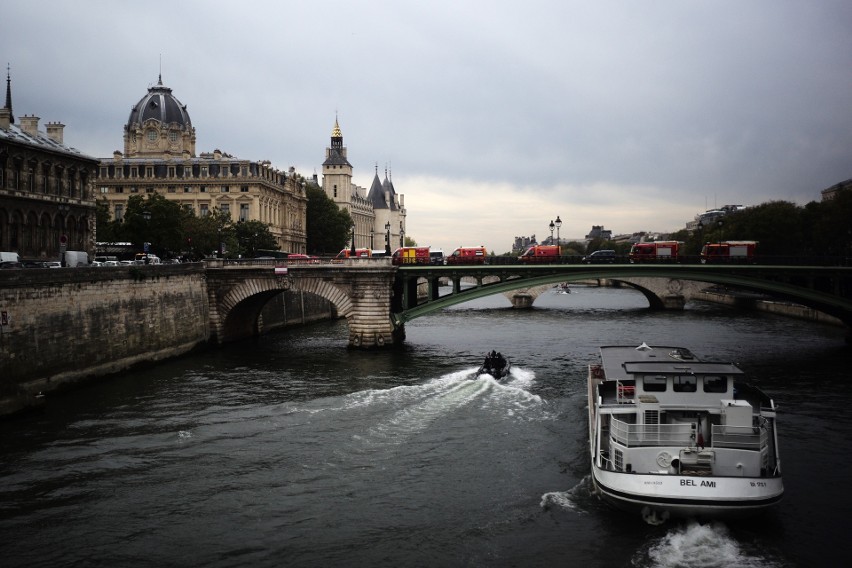 Francja: Atak nożownika na komendzie policji w Paryżu. Nie...