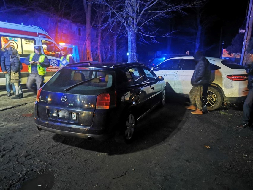 Wypadek na ul. Lechickiej w Koszalinie. Dwie osoby trafiły do szpitala [ZDJĘCIA]