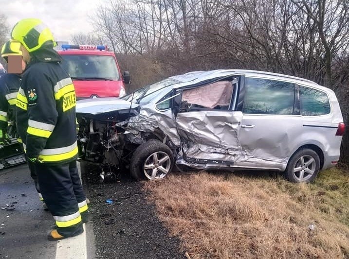 Wypadek na drodze nr 3. Są osoby poszkodowane