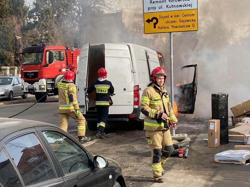 Pożar samochodu na Krzykach. W ostatniej chwili uratowano ładunek [ZDJĘCIA]