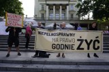 Poznań: Manifestacja poparcia osób niepełnosprawnych na placu Wolności [ZDJĘCIA]