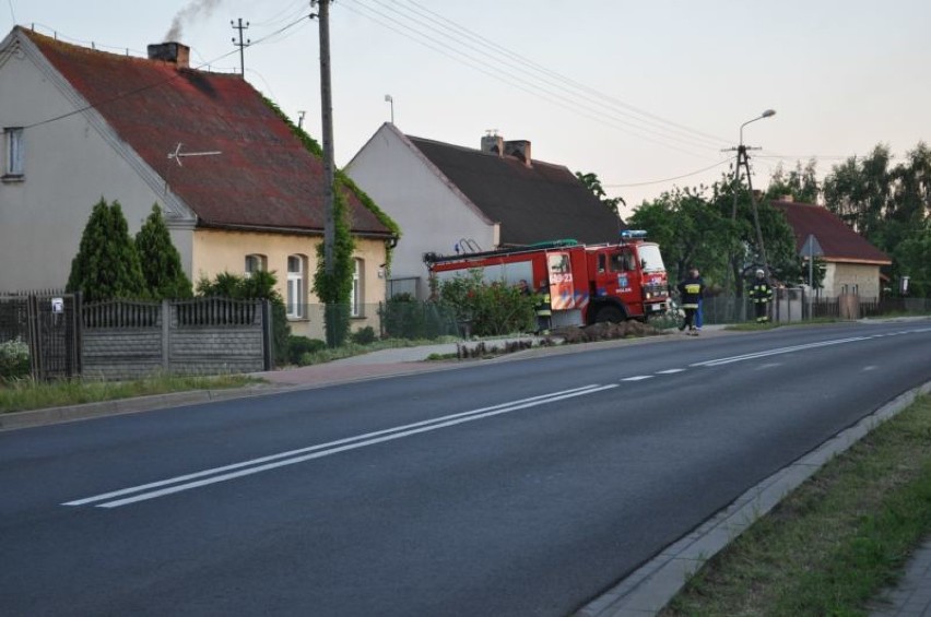 Wypadek w Drzonku: Samochód uderzył w dom, ewakuowano 16...