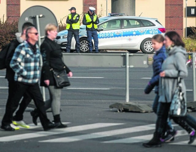 W te dni najlepiej mieć „oczy dookoła głowy”; szczególną ostrożność powinni zachować kierowcy oraz piesi 