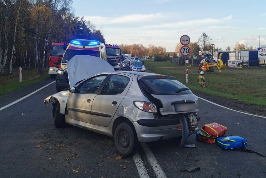 Droga jest zablokowana. Kierowcy kierowani są objazdami