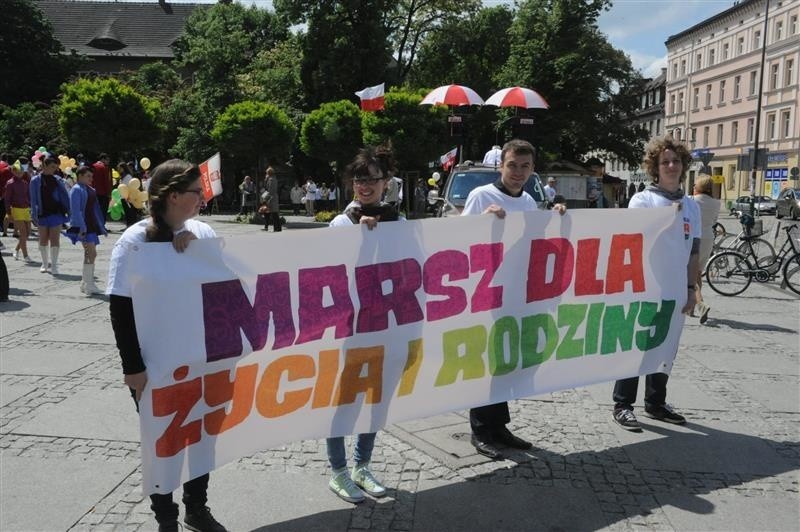 Około 800 osób przeszło ulicami Opola w Marszu dla Życia i...