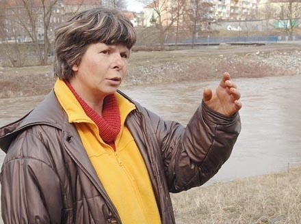 Krystyna Wojtkowiak ma już dosyć corocznych podtopień. Ona i jej sąsiedzi boją się wody, która w Szprotawie już przekroczyła stan alarmowy.