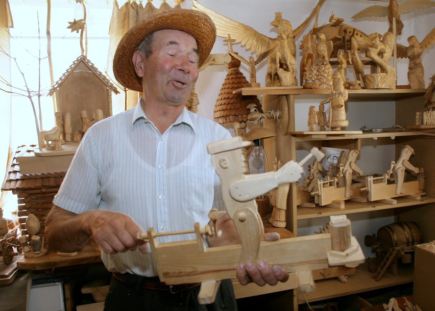 Gorzyce. Jan Puk świętuje 35 lat pracy artystycznej. Jego rzeźby i zabawki z drewna zyskały uznanie na całym świecie. Zdjęcia z jubileuszu