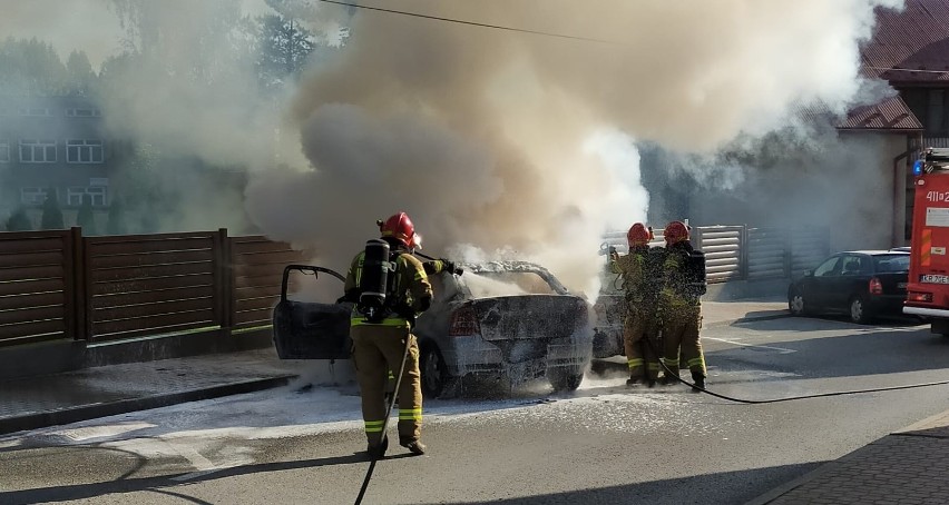 Jeden z pojazdów spłonął niemal doszczętnie, drugi również...