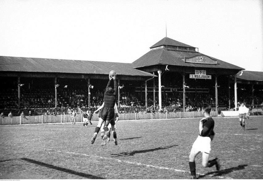 Fragment meczu na stadionie Wisły w 1931 roku