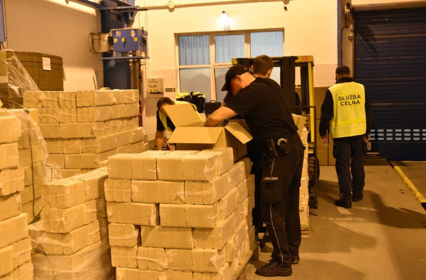 Przemyt papierosów za ponad 400 tys. zł udaremniony przez funkcjonariuszy lubelskiej Służby Celno-Skarbowej