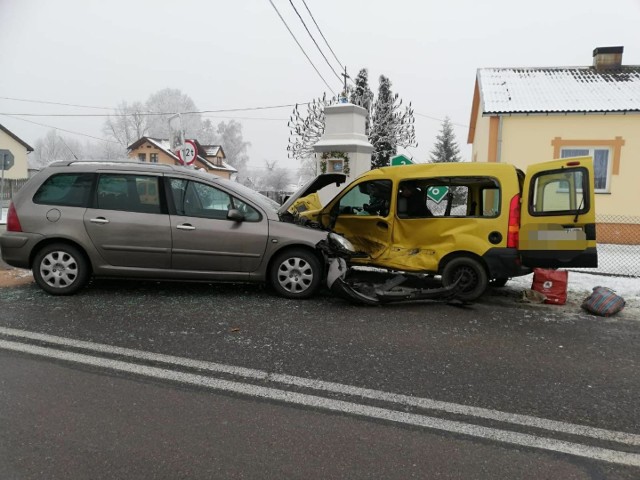 Na miejscu wtorkowego wypadku w miejscowości Kopaniny w powiecie koneckim